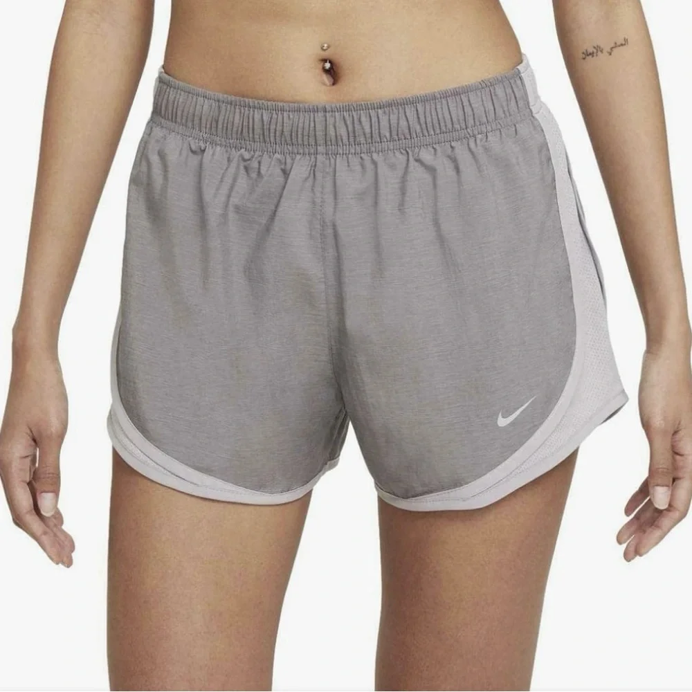 Nike women’s‎ size small tempo running shorts dry fit